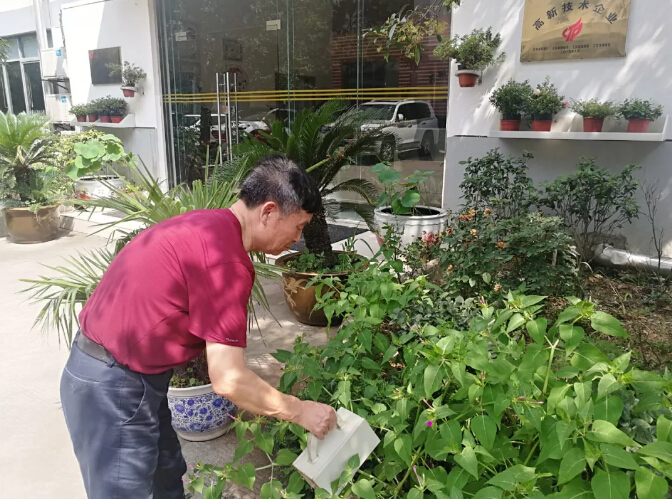 918博天堂的故事-打动人心的不仅仅只是这个背影