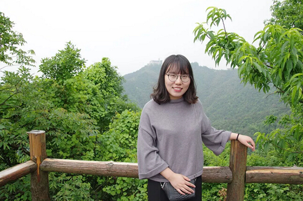 918博天堂环保财务部门的爱笑宝藏女孩