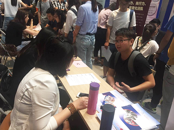 918博天堂环保HR团队参加苏州科技大学商学院招聘会