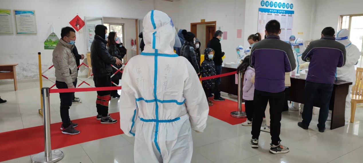 疫情当下，918博天堂员工积极参加社区防疫工作