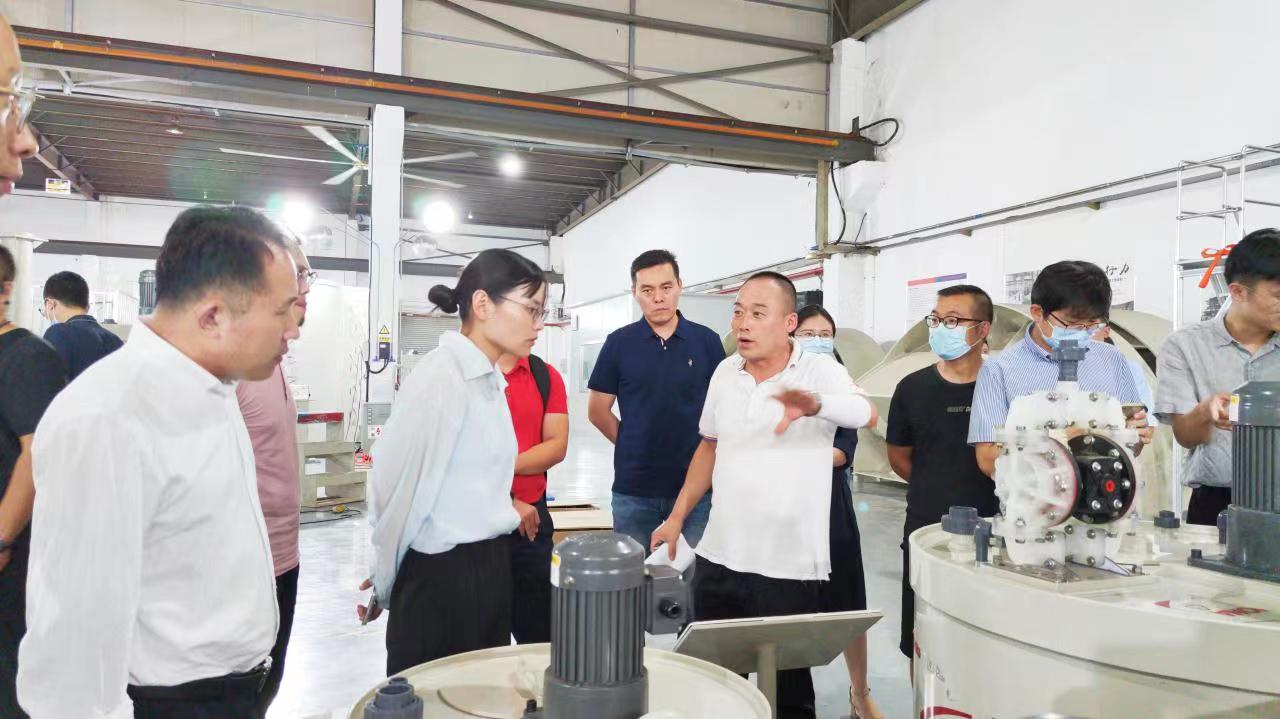 苏州市科技局领导、优秀企业家走进918博天堂生产车间