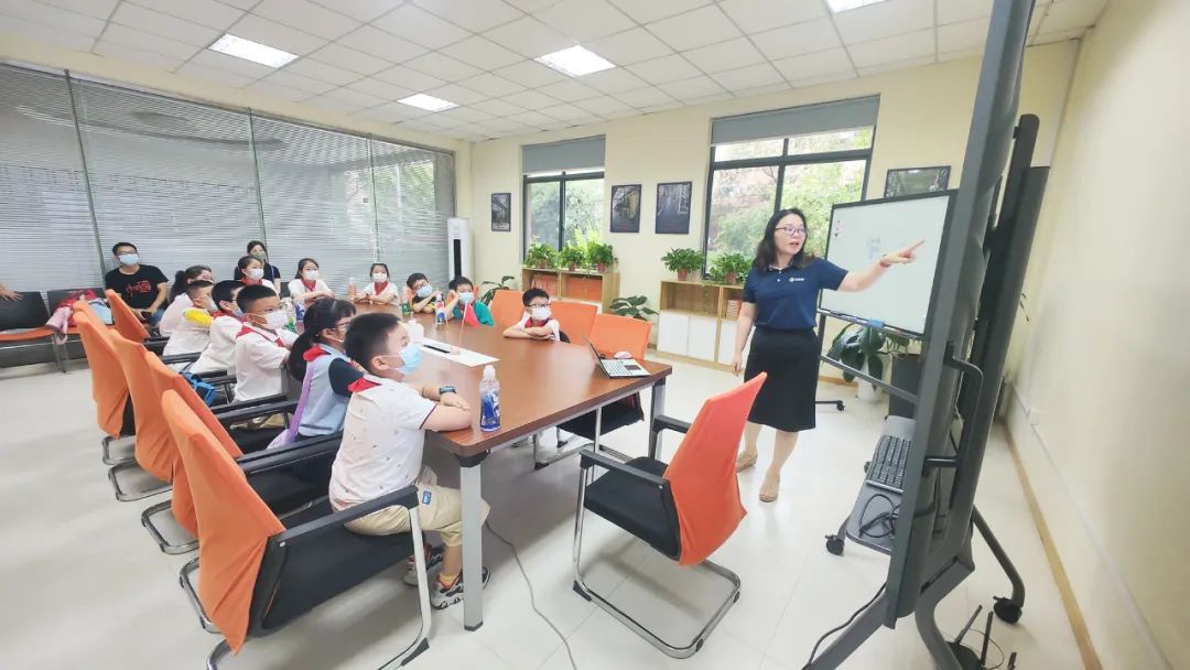 带城小学红领巾假日小队走进918博天堂环保，开展校外实践学习活动
