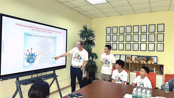 918博天堂总经理Joseph Wolters先生为孩子们带来了精彩的环保讲座，让孩子们更加深入地了解环保行业的发展和前景。