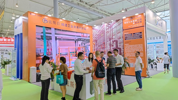 918博天堂环保展示了其最新的废水回用及零排放处理技术，吸引众多的观众驻足参观。